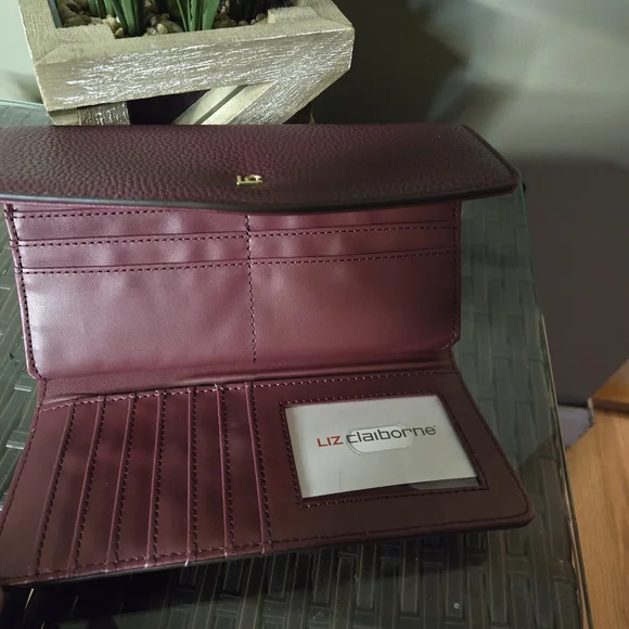 Liz Claiborne Wallet set - Picture 2 of 5